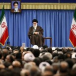 کسی را انتخاب کنید که کشور را به دشمن نفروشد/ سیاسیون مانند جوانان سپاه در خلیج فارس عمل کنند/عقل و فهم جوانان حزب اللهی، از برخی بزرگ ترها بهتر است