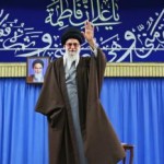 اینکه بگویند فردای دنیا، فردای مذاکره است یا از روی ناآگاهی است یا خیانت/ روزگار، روزگار همه چیز است؛ هم مذاکره هم موشک / در مذاکره هم باید قوی بود؛ اینکه روی کاغذ بنویسند ولی تحریم ها برطرف نشود یعنی اشکالی هست