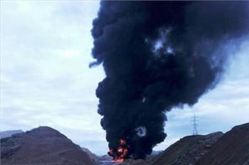 آتش گرفتن کامیون حامل مواد سوخت در باغملک +تصاویر/ مرگ راننده کامیون میان شعله‌ های آتش
